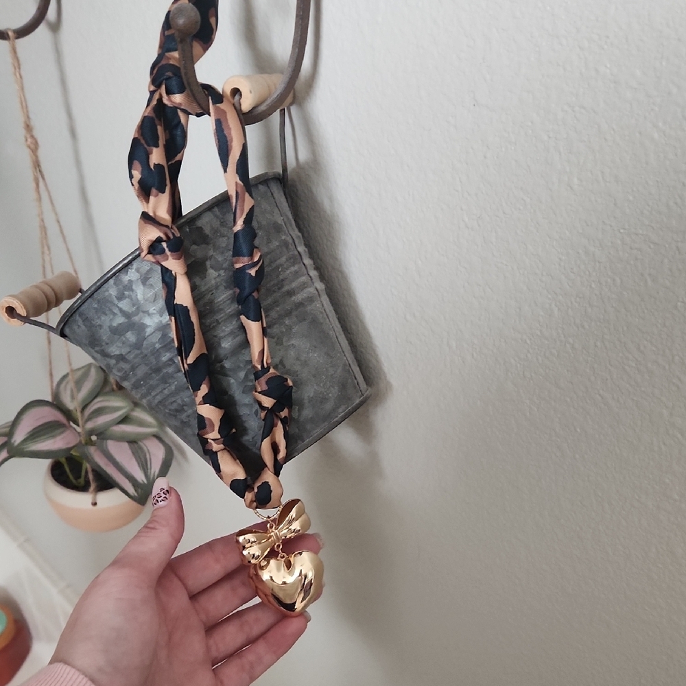 Bubble Heart Cheetah Scarf Necklace